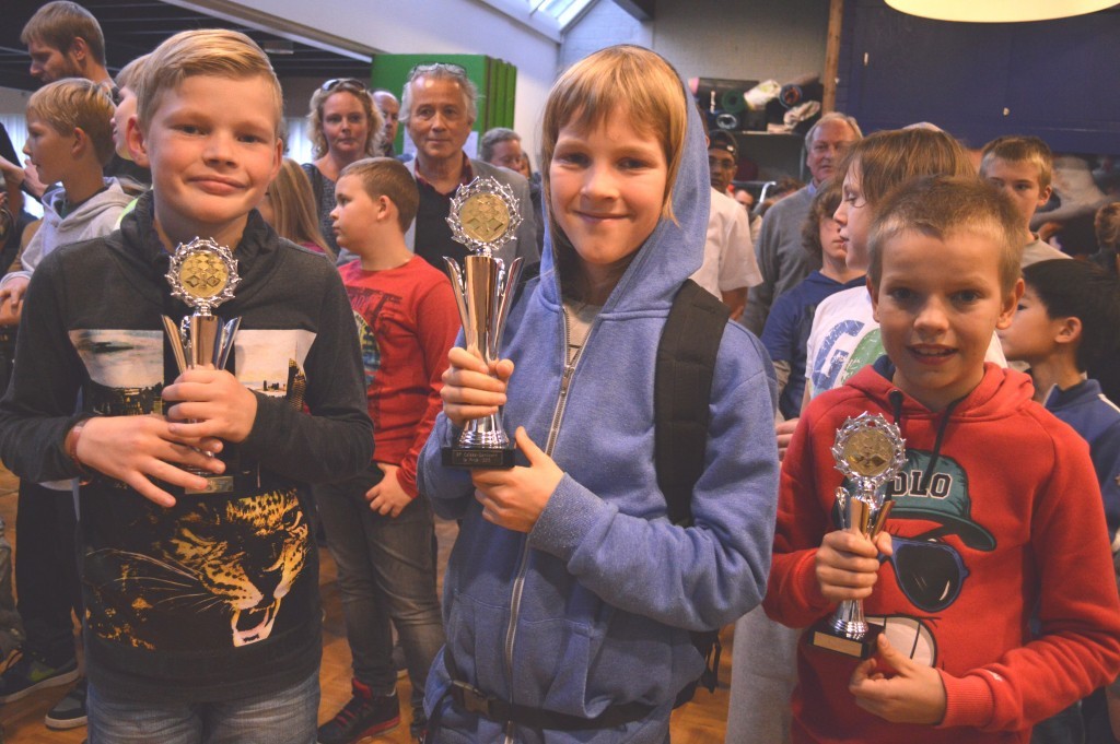 De prijswinnaars van groep 9: vlnr Stijn Liefting (basisschool De Vlieger, Alkmaar, 2), Mathias Dijkstra (Rudolf Steinerschool, Alkmaar, 1) en Daan Gerrits (Santpoort, 3).