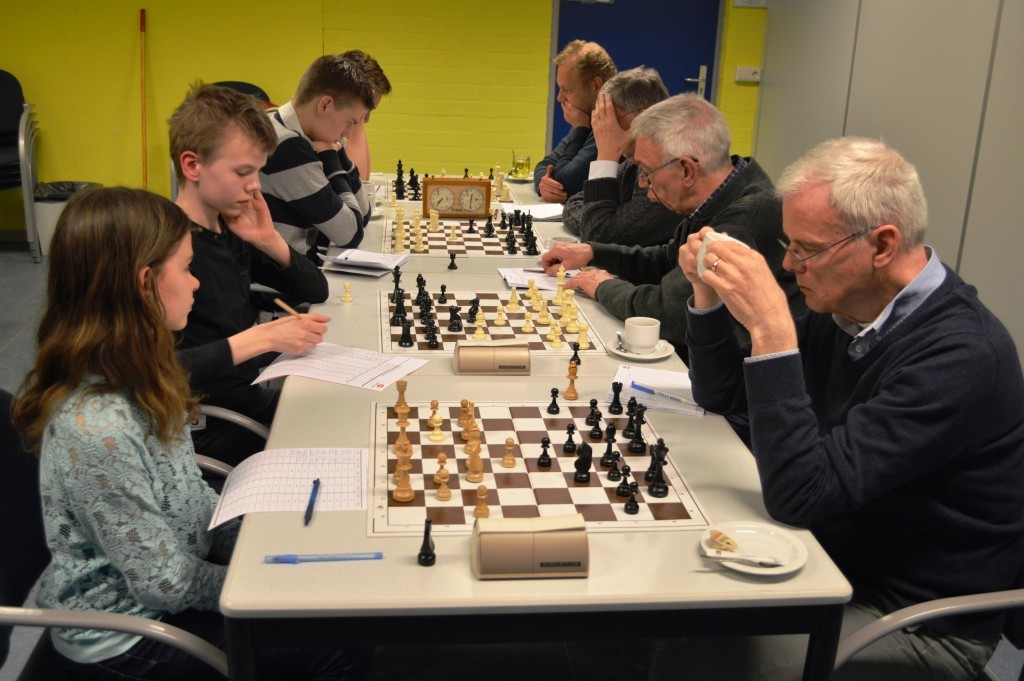 Koffie inspireert Hans Morsink bij het bedenken van een plan tegen Robin Duson.