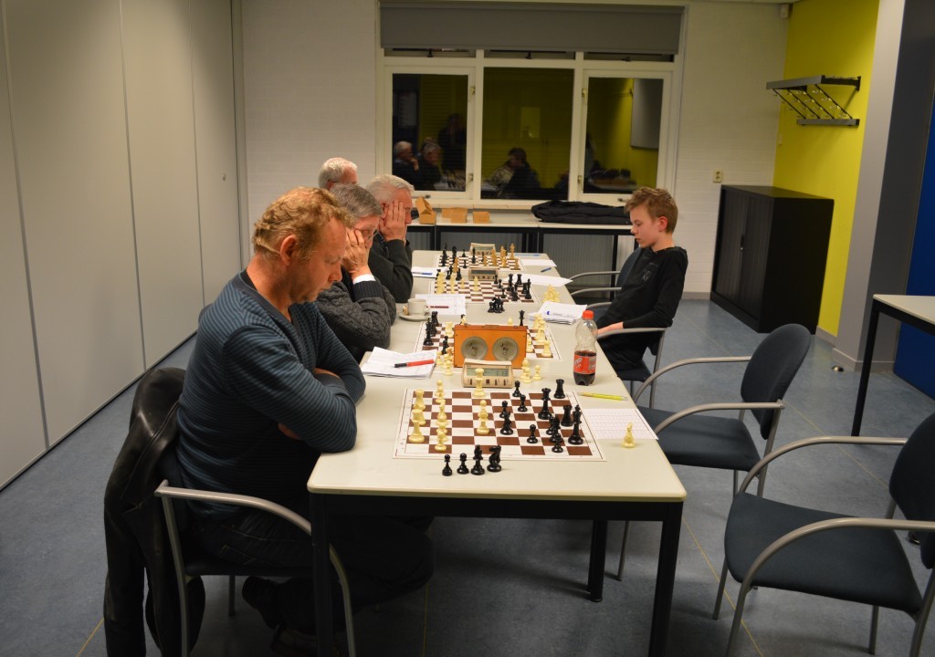 David tegen Goliath? Het lijkt erop dat David Verweij het in zijn eentje opneemt tegen De Groene Zes.