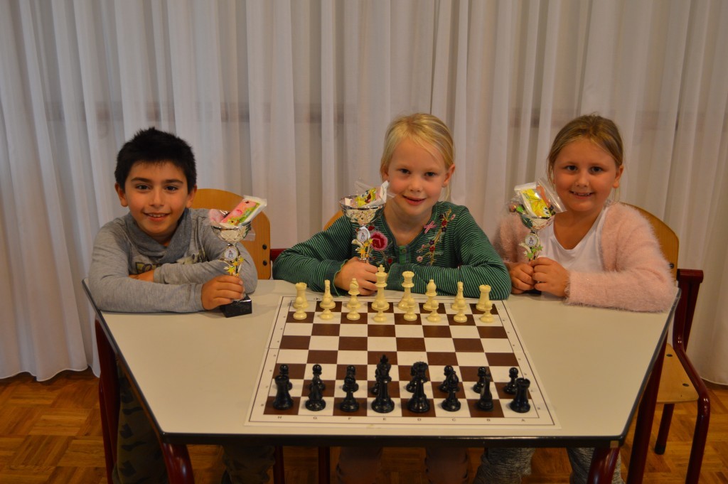 De top drie van groep 13. Van links naar rechts Diego Dieste Pimentel (2), Dieuwke Hatzmann (1) en Sophie Molenaar.
