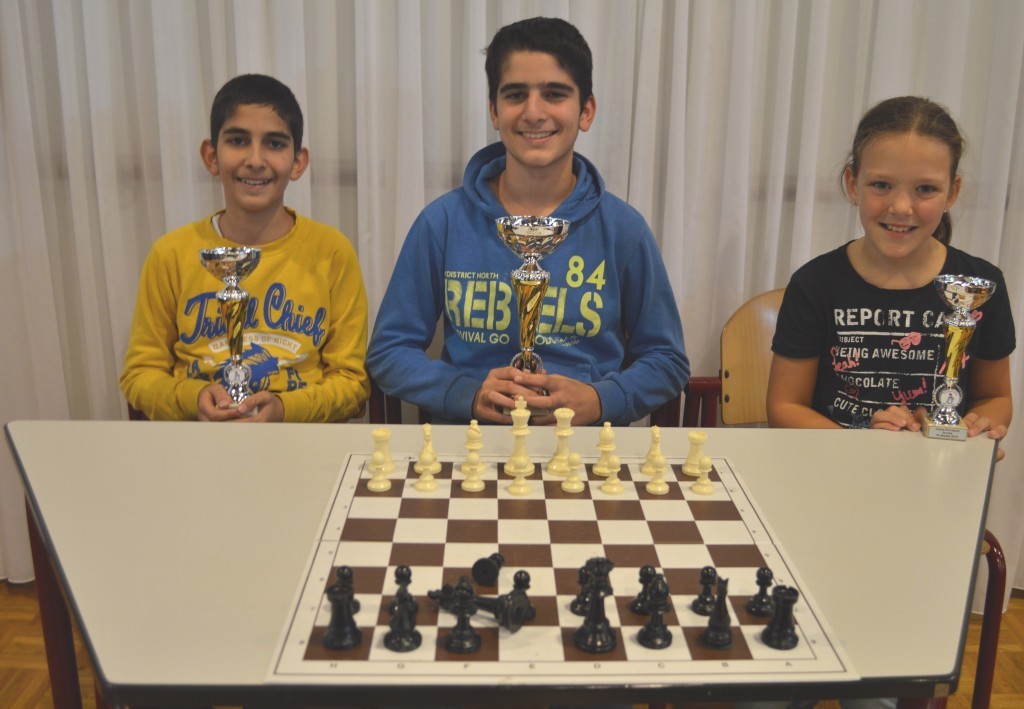 De top drie van groep 4. Van links naar rechts Anri Sagian (2), Arman Sagian (1) en Stella duson.