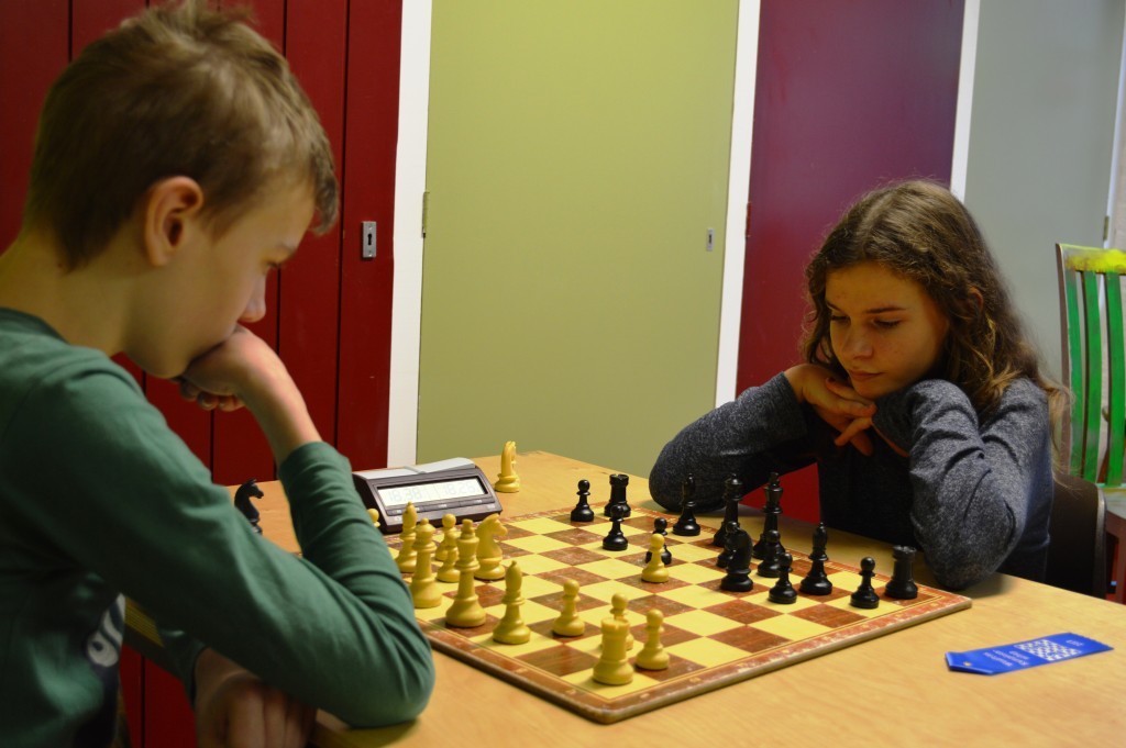 David Verweij - Robin Duson, een echte finale. Met ... dxe5 komt de zwartspeelster een pion voor.