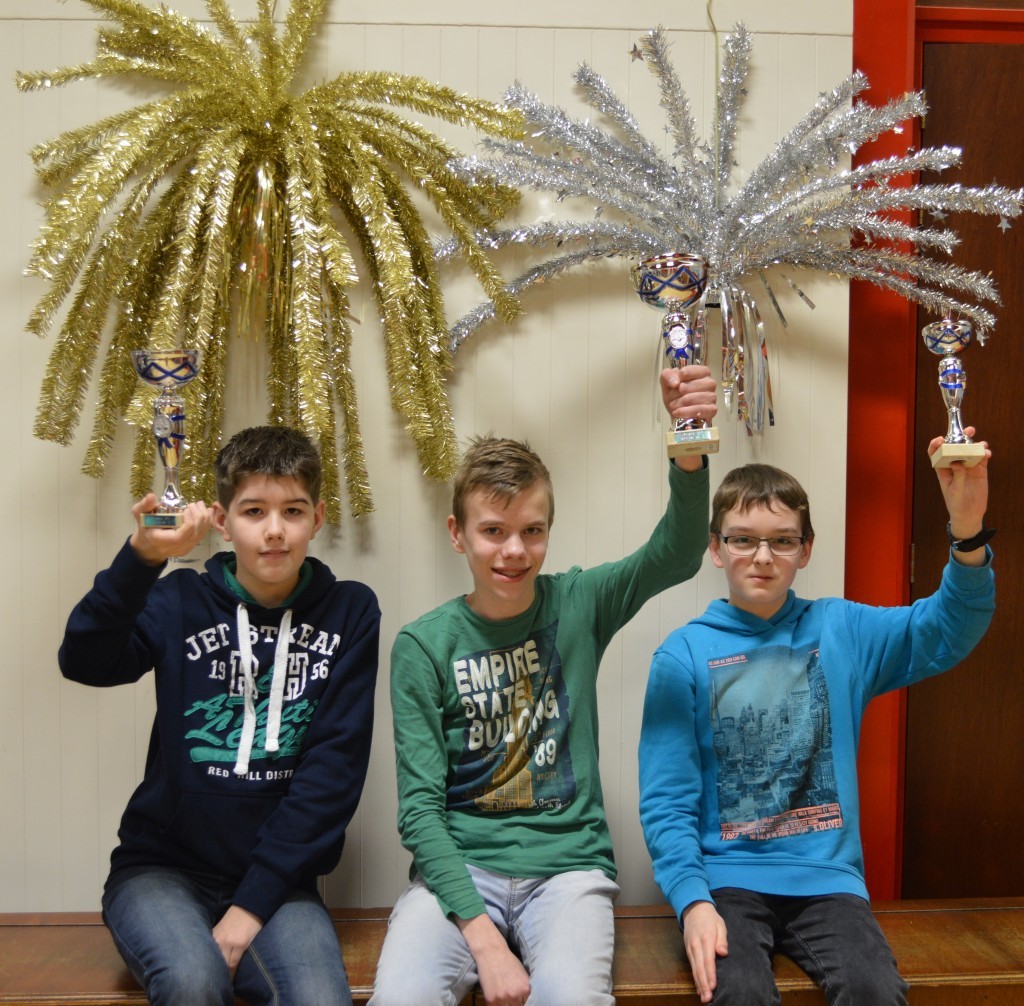 De top drie van de C-strijd. Vlnr: Max Hooijmans (tweede), kampioen David Verweij en Colin Laan (derde). 